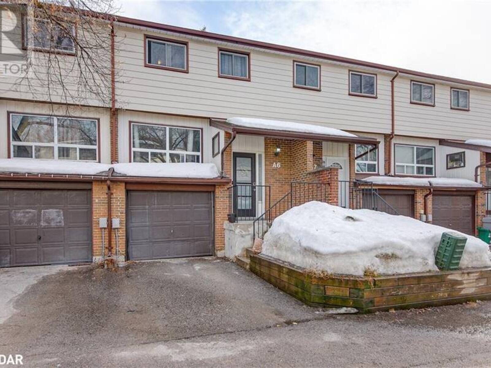 63 FERRIS Lane Unit# A6, Barrie, Ontario L4M 5C4