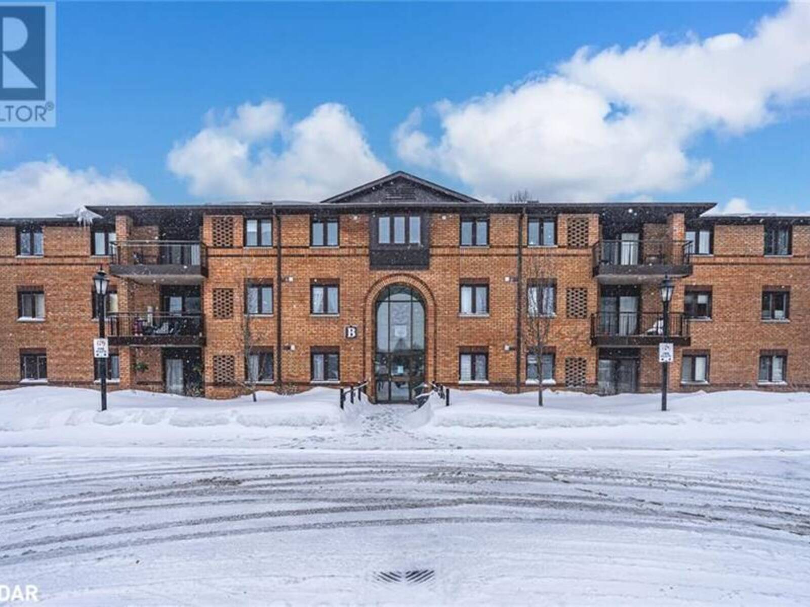 10B COULTER STREET Unit# 212, Barrie, Ontario L4N 6S1