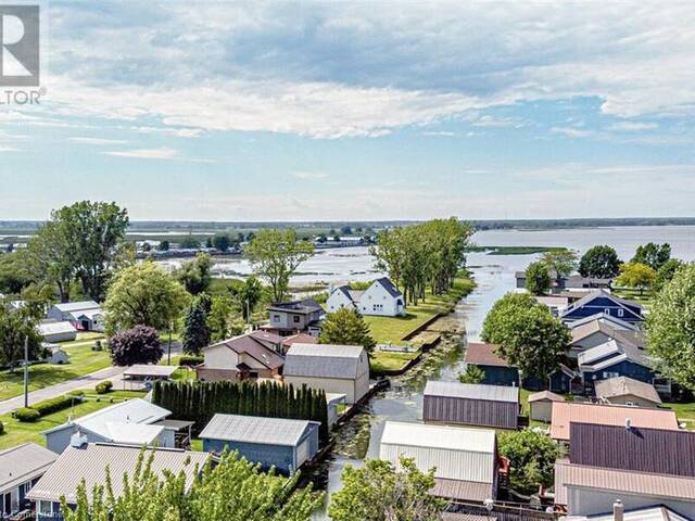 12 WILLOW Avenue Port Rowan Ontario, N0E 1M0 - 3 Bedrooms Waterfront Home For sale