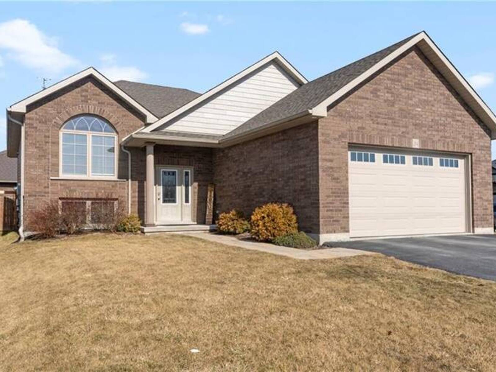 284 DONLY DRIVE SOUTH, Simcoe, Ontario N3Y 0C8