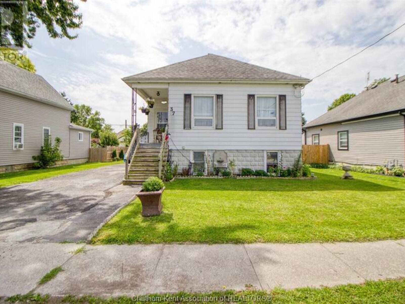 37 Book STREET, Wallaceburg, Ontario N8A 2T4