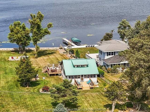 120 ROSS LANE Chatham-Kent Ontario, N0P 1N0 - 5 Bedrooms Waterfront Home For sale