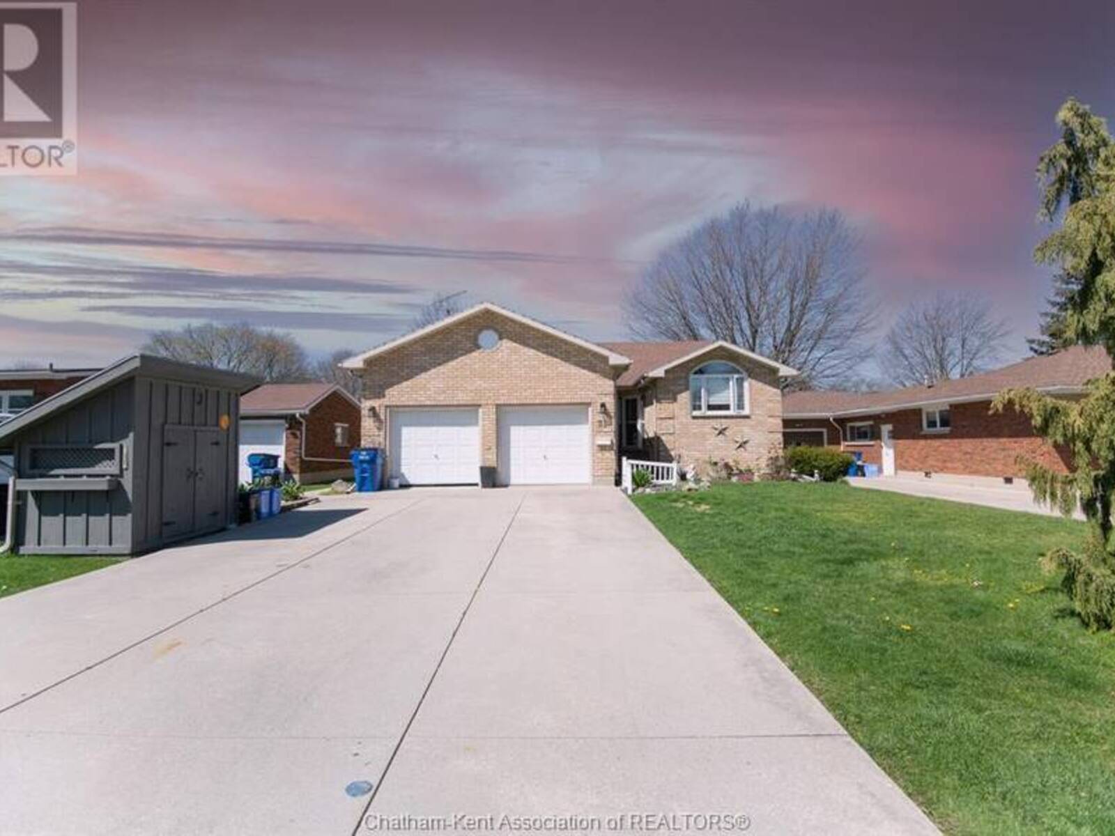 51 PINE DRIVE, Wallaceburg, Ontario N8A 3L9