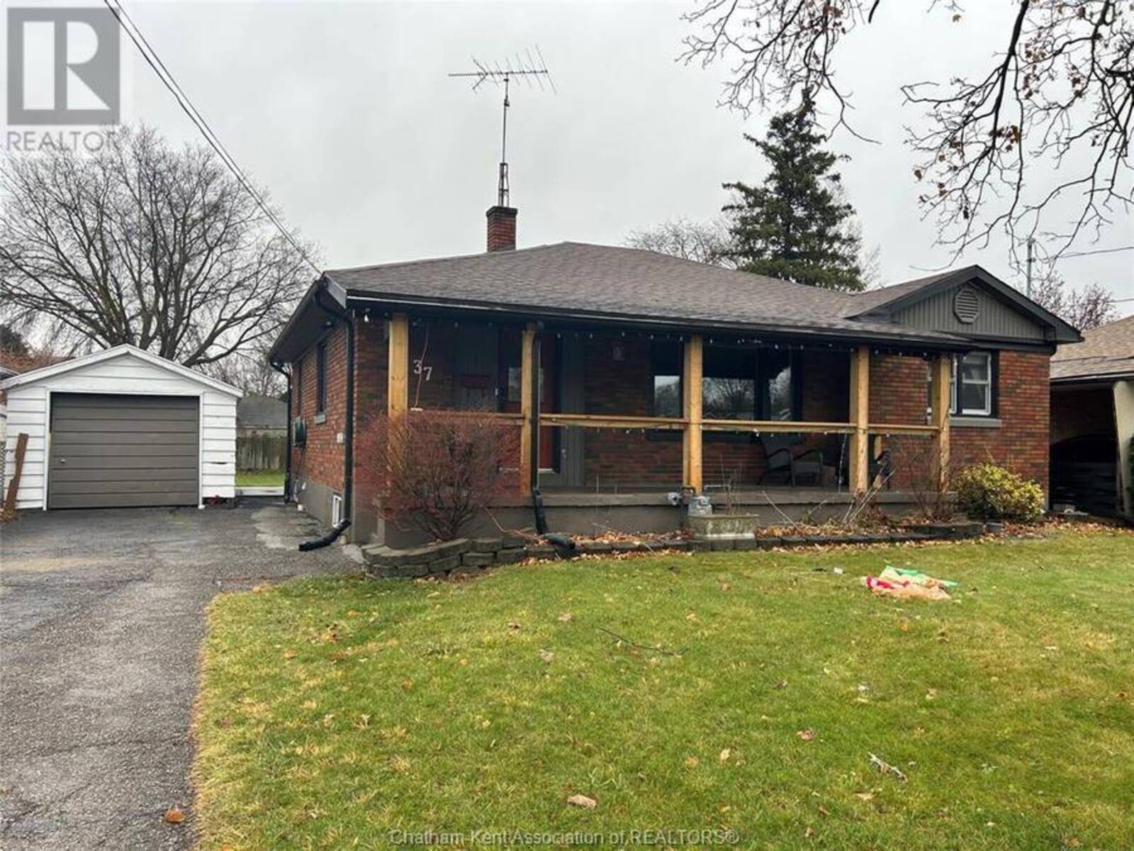 37 Maple STREET, Chatham, Ontario N7L 2E5