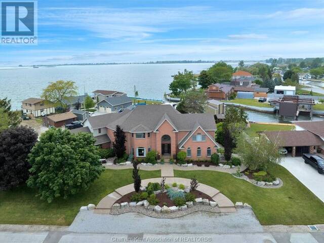 4 CRAWFORD STREET Chatham-Kent Ontario, N0P 1L0 - 5 Bedrooms Waterfront Home For sale