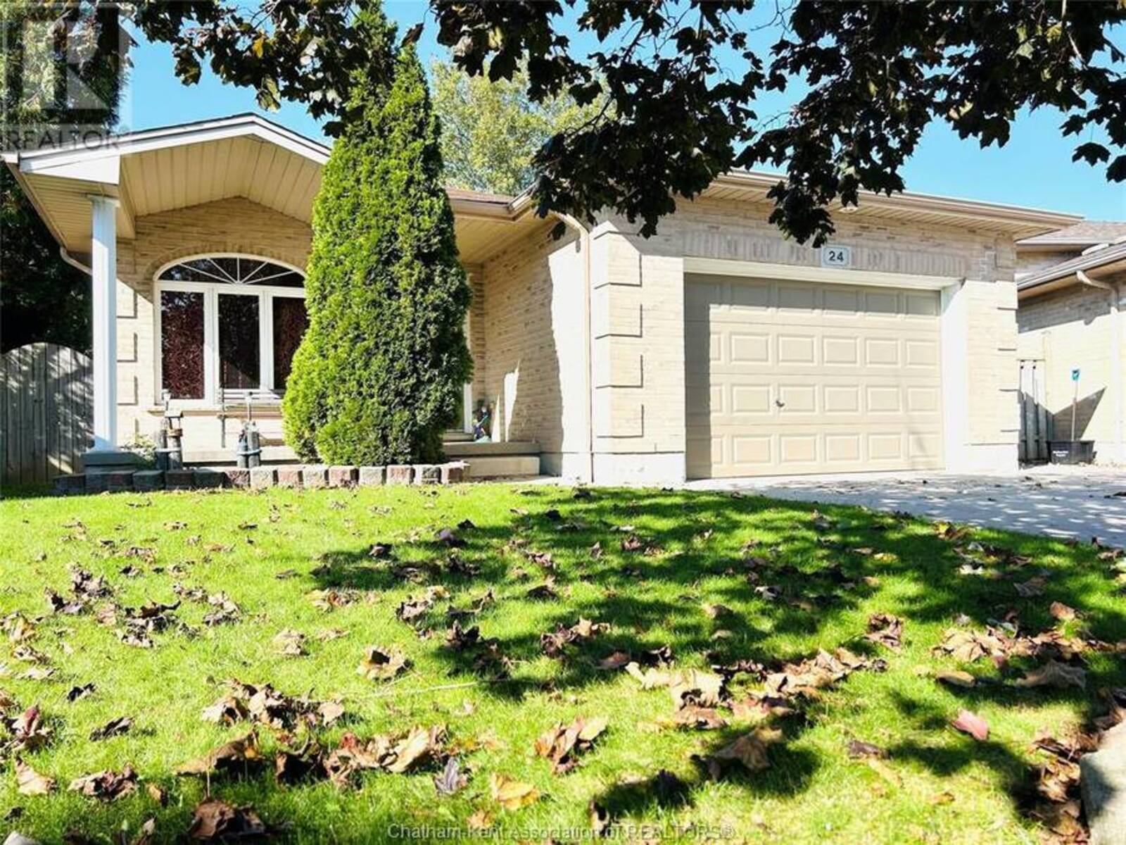 24 HAMPTON COURT, Chatham, Ontario N7M 6K9