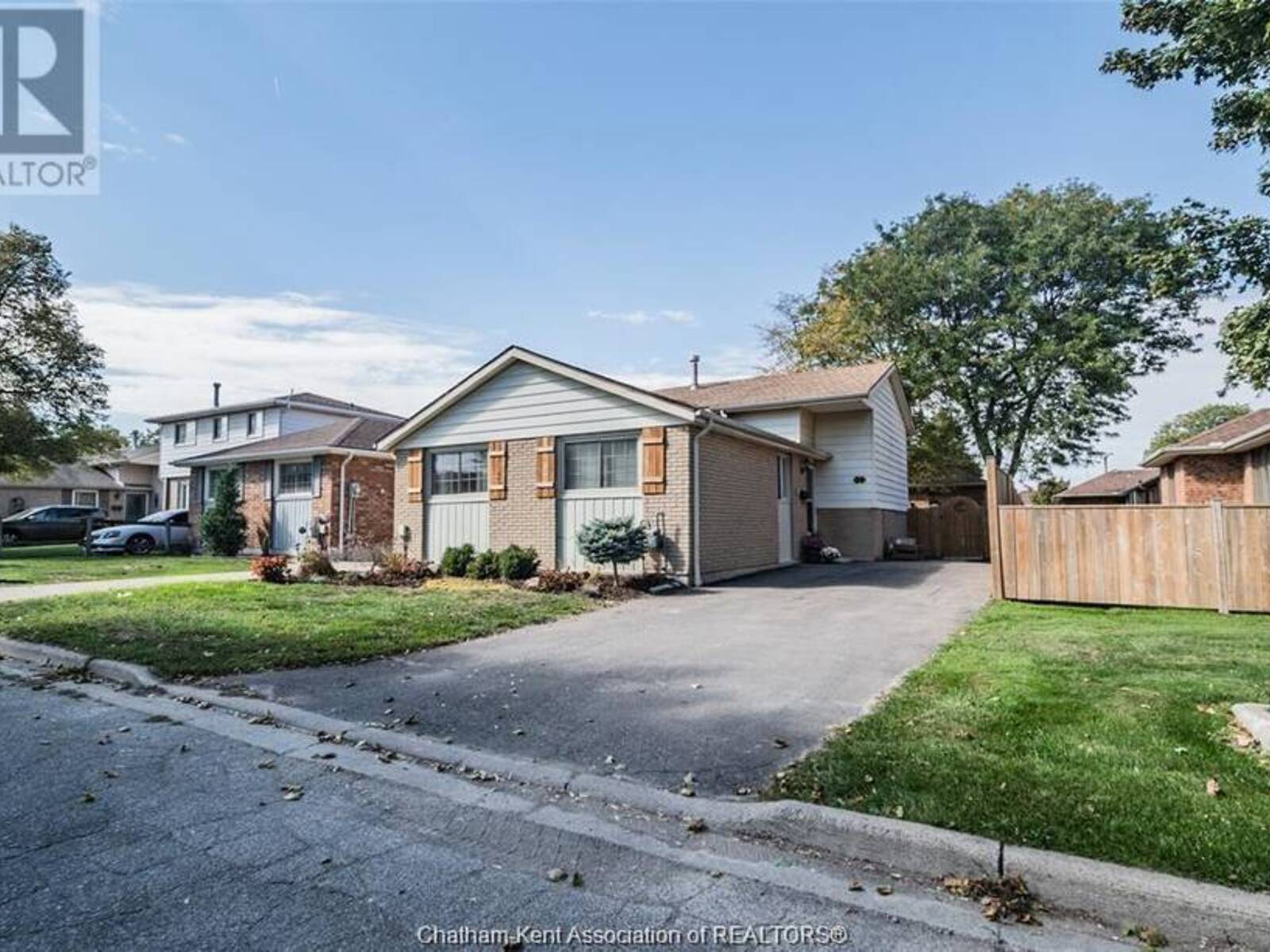 31 EARL DRIVE, Chatham, Ontario N7M 5Y7