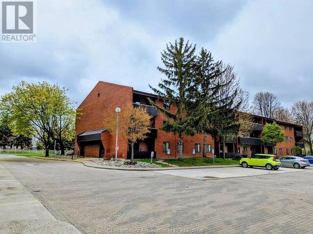 975 GRAND AVENUE West Unit# 207 Chatham Ontario, N7L 4Z6 - 1 Bedroom Condo For Sale