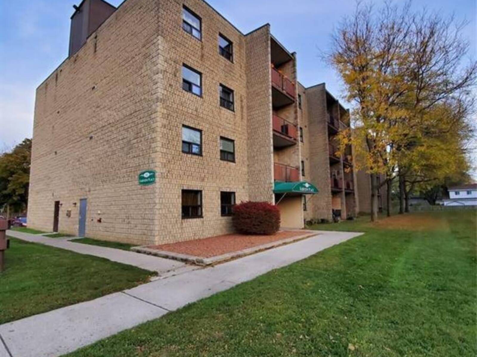 150 PARK AVENUE East Unit# 406, Chatham, Ontario N7M 3V6