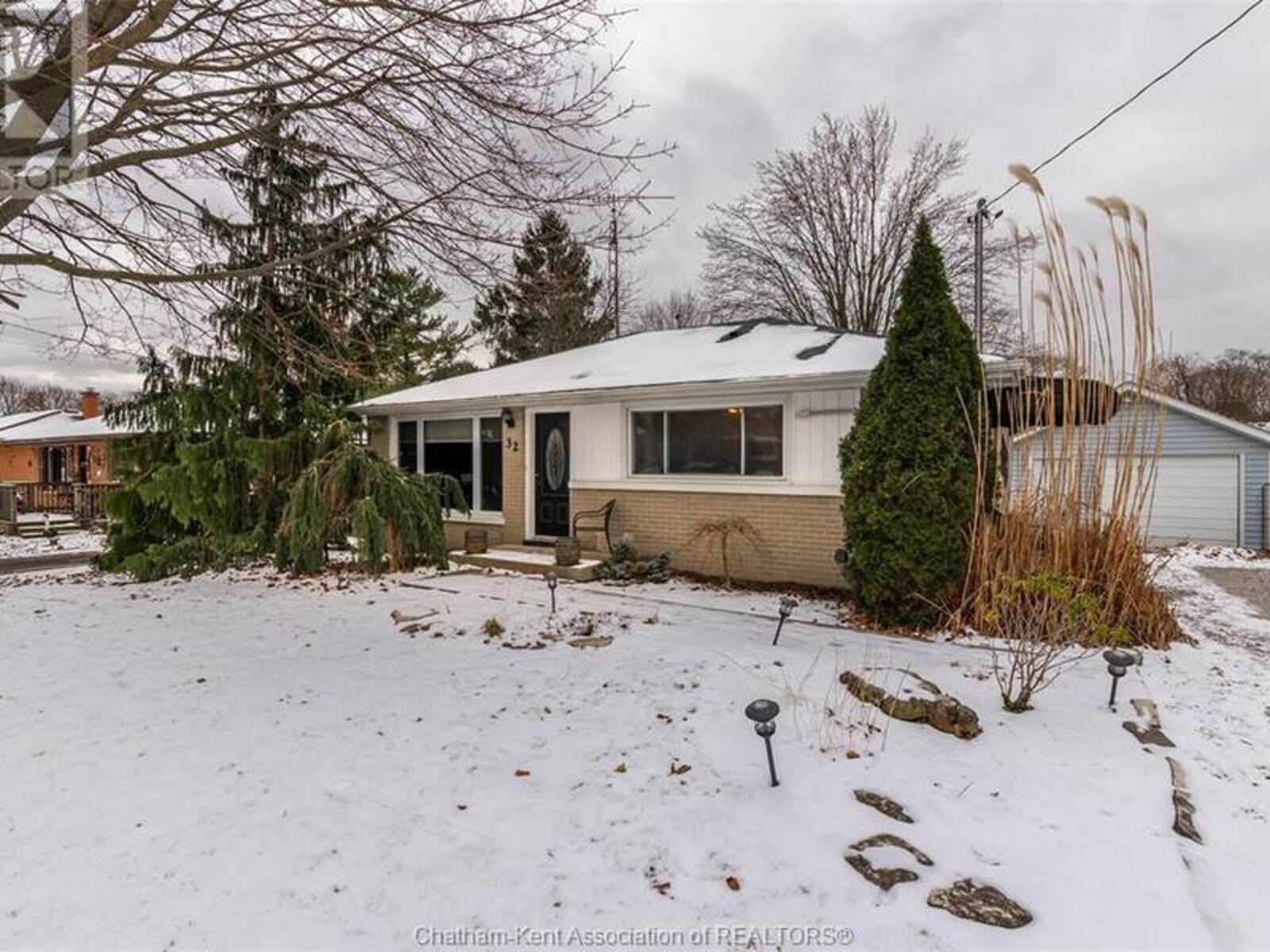 32 BURTON AVENUE, Chatham, Ontario N7M 4Z5