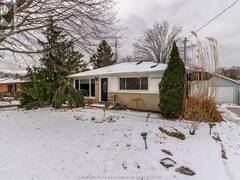 32 BURTON AVENUE Chatham Ontario, N7M 4Z5