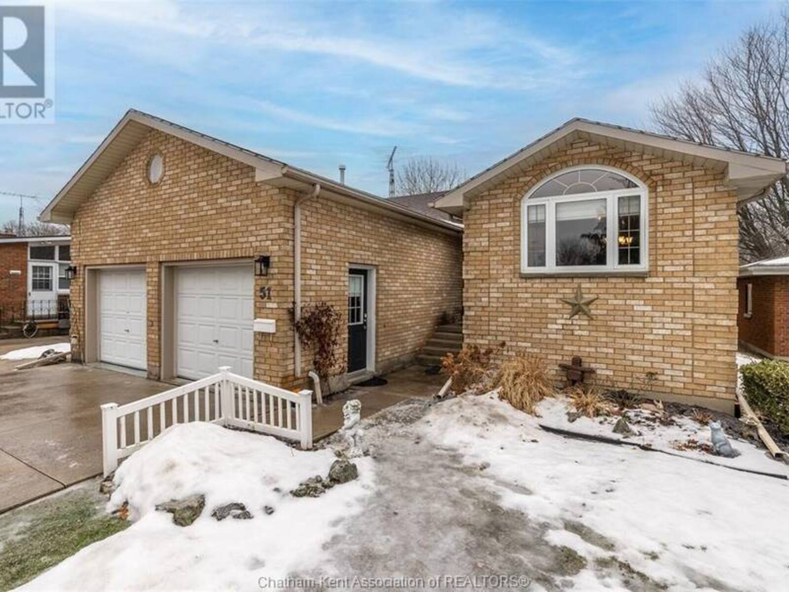 51 Pine DRIVE, Wallaceburg, Ontario N8A 3L9