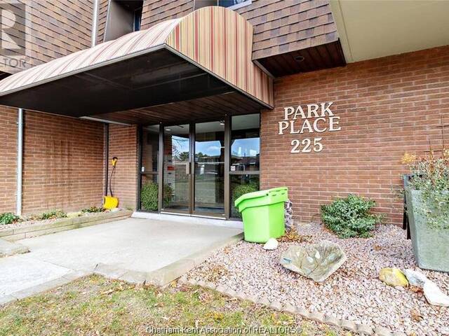 225 CAMPUS PARKWAY Unit# 202 Chatham Ontario, N7L 4X2 - 2 Bedrooms Condo For Sale