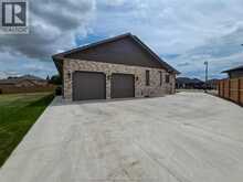 7 Tracy DRIVE | Chatham Ontario | Slide Image Four