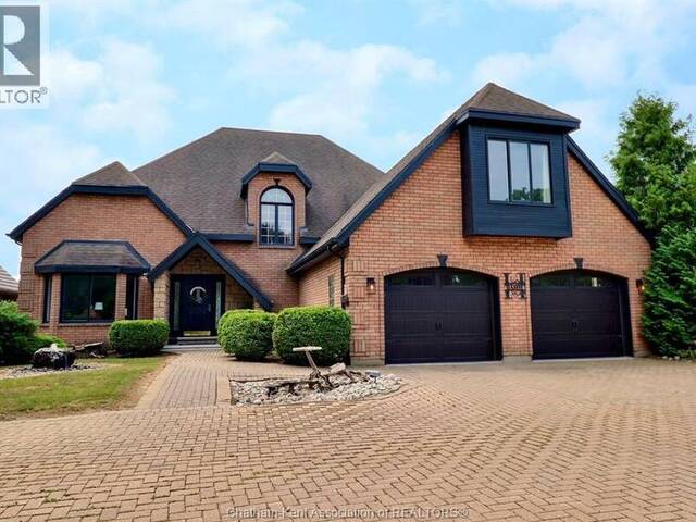 932 GRAND AVENUE West Chatham Ontario, N7L 5H6 - 4 Bedrooms Waterfront Home For sale