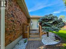 21 Earl DRIVE | Chatham Ontario | Slide Image Five