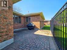 21 Earl DRIVE | Chatham Ontario | Slide Image Three