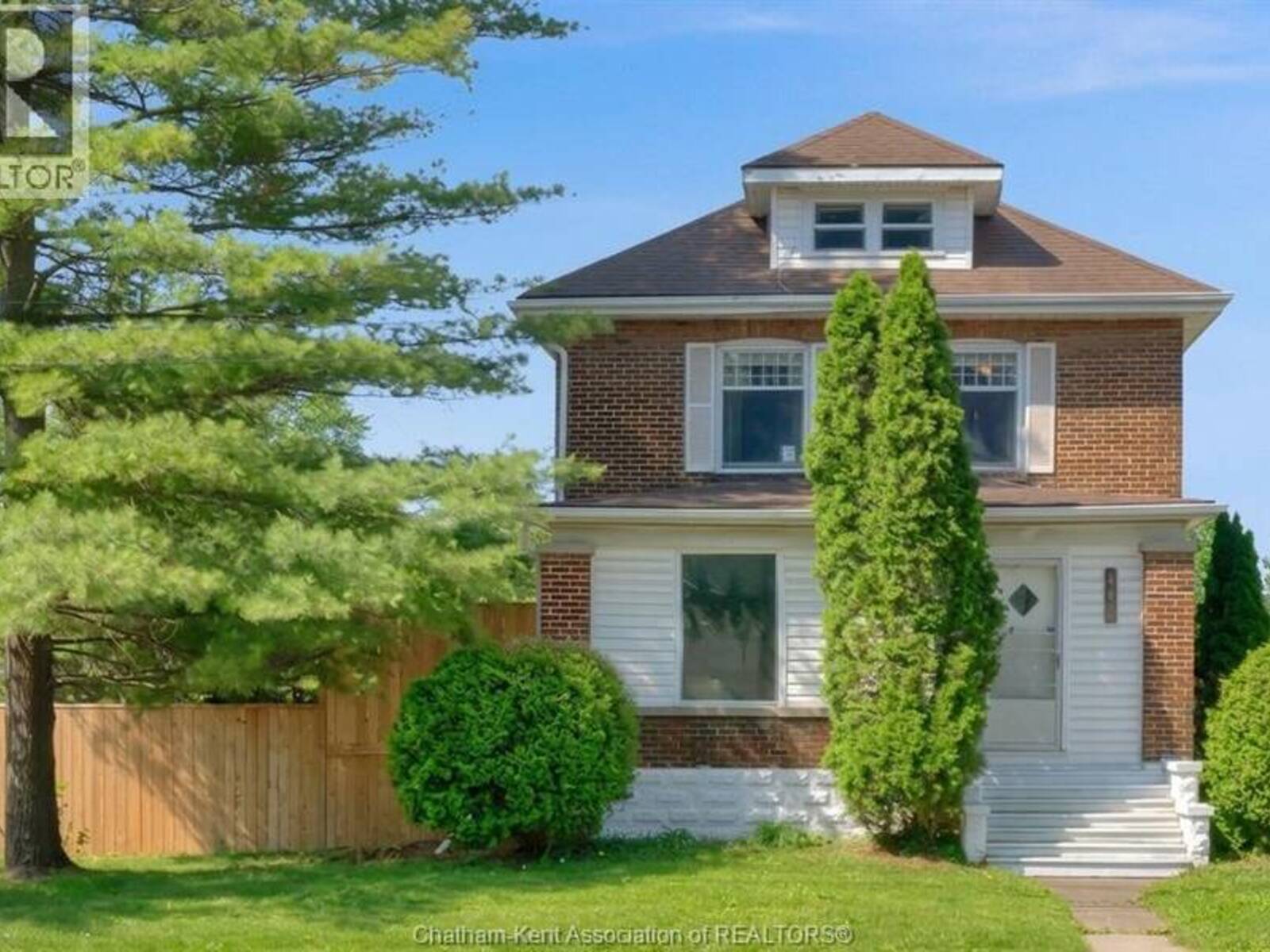 448 Queen STREET, Chatham, Ontario N7M 2J3
