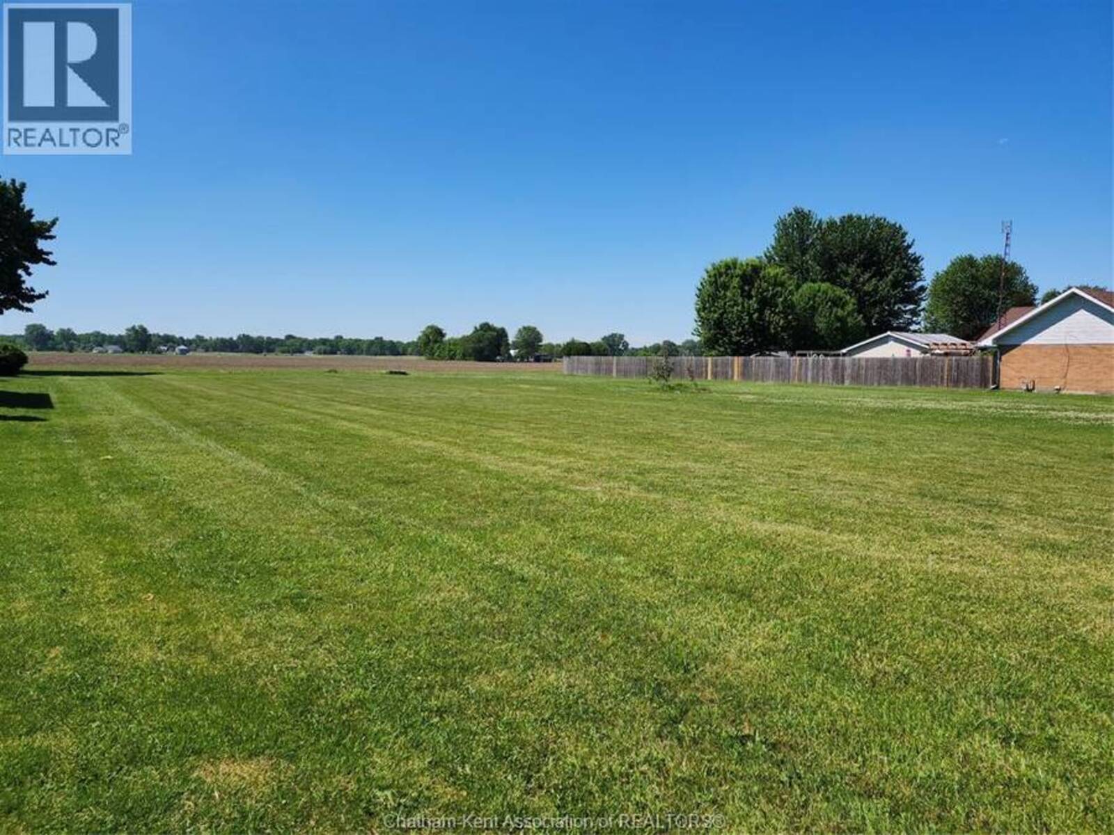 7005 DUFFERIN AVENUE, Wallaceburg, Ontario N8A 4N3