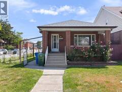 1402 Elsmere AVENUE Windsor Ontario, N8X 4G9