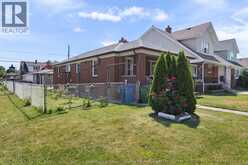 1402 Elsmere AVENUE | Windsor Ontario | Slide Image Thirty