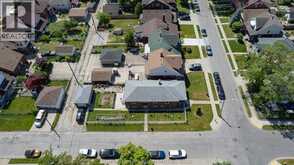 1402 Elsmere AVENUE | Windsor Ontario | Slide Image Three