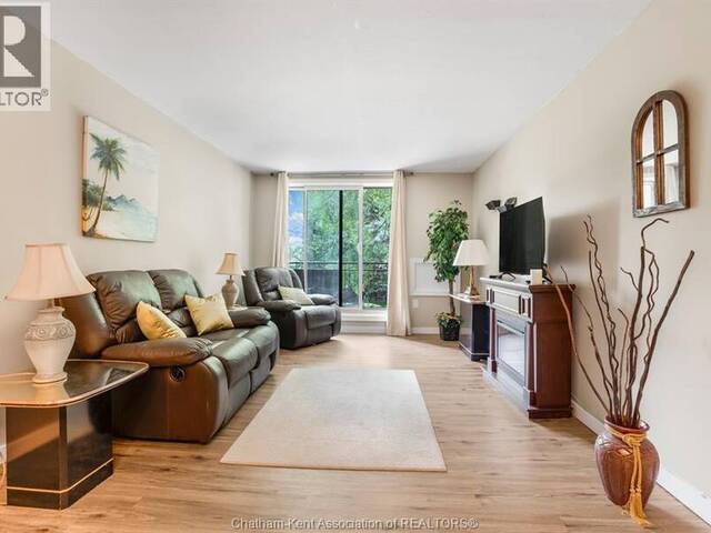 150 PARK AVENUE East Chatham Ontario, N7M 3V6 - 2 Bedrooms Condo For Sale