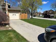 15 MONARCH DRIVE | Chatham Ontario | Slide Image Two