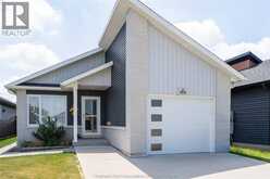 105 Moonstone CRESCENT | Chatham Ontario | Slide Image One