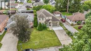 34 Queensway DRIVE | Chatham Ontario | Slide Image Two