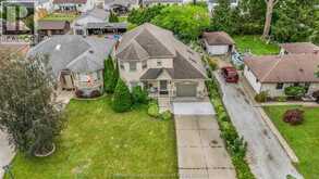 34 Queensway DRIVE | Chatham Ontario | Slide Image Three