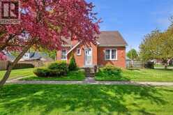 17 Grand AVENUE | Wallaceburg Ontario | Slide Image One