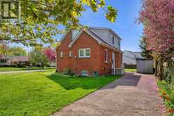 17 Grand AVENUE | Wallaceburg Ontario | Slide Image Three