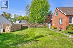 17 Grand AVENUE | Wallaceburg Ontario | Slide Image Five
