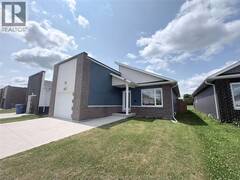 243 MANNING DRIVE Chatham Ontario, N7M 0S5
