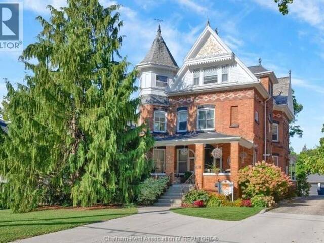 325 Wellington STREET West Chatham Ontario, N7M 1K2 - 6 Bedrooms Home For Sale