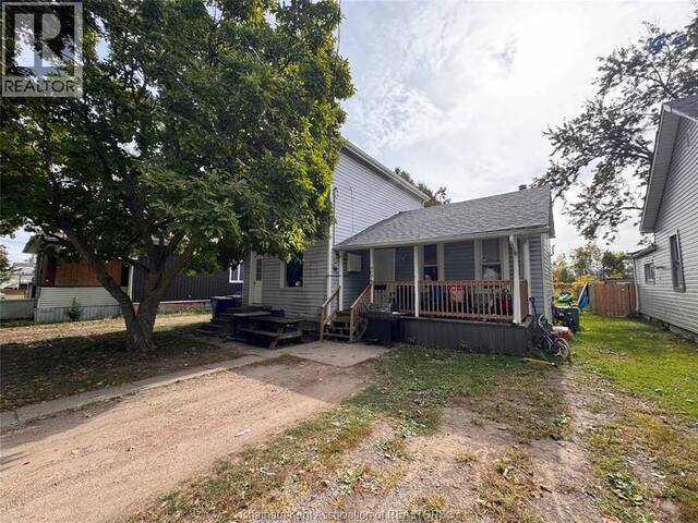 254 PARK STREET Chatham Ontario, N7M 3S3 - 4 Bedrooms Home For Sale