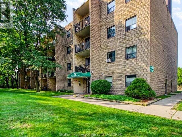 130 Park AVENUE East Unit# 404 Chatham Ontario, N7M 3V6 - 2 Bedrooms Condo For Sale