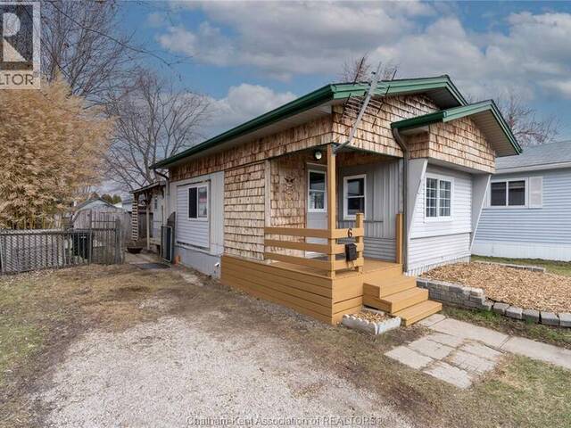6 Maple DRIVE Essex Ontario, N0R 1J0 - 2 Bedrooms Home For Sale