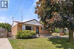 23 Queensway DRIVE | Chatham Ontario | Slide Image Three