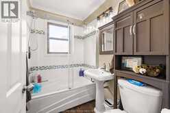 23 Queensway DRIVE | Chatham Ontario | Slide Image Nine