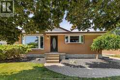 23 Queensway DRIVE | Chatham Ontario | Slide Image Two