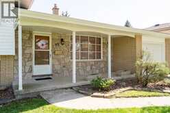 22 PEMBROKE CRESCENT | Chatham Ontario | Slide Image Four