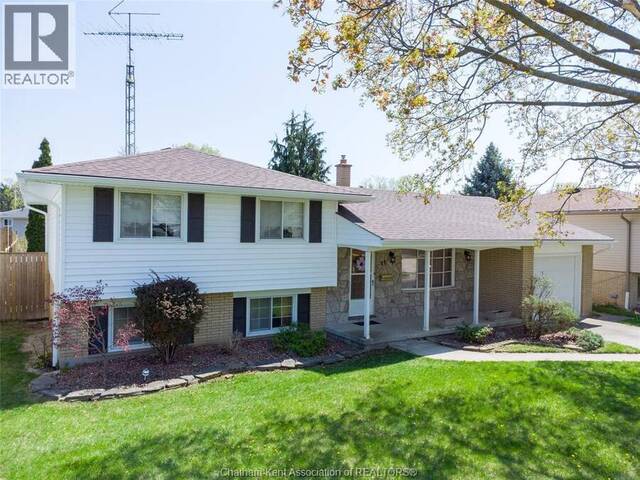 22 PEMBROKE CRESCENT Chatham Ontario, N7L 2J4 - 4 Bedrooms Home For Sale