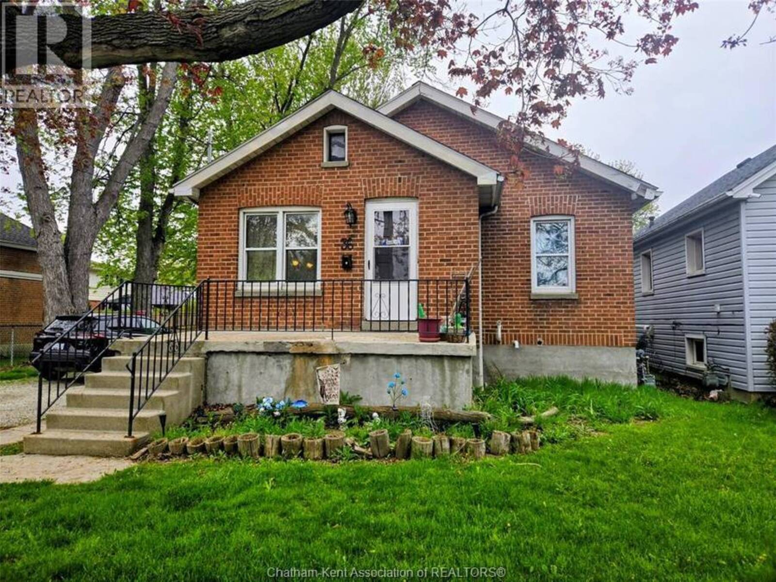 36 McNaughton Ave E AVENUE, Chatham, Ontario N7L 2G1