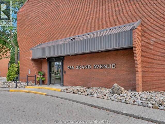 955 GRAND AVENUE West Unit# 109 Chatham Ontario, N7L 1Z9 - 2 Bedrooms Condo For Sale