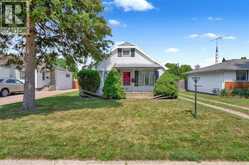 15 Oxley DRIVE | Chatham Ontario | Slide Image One