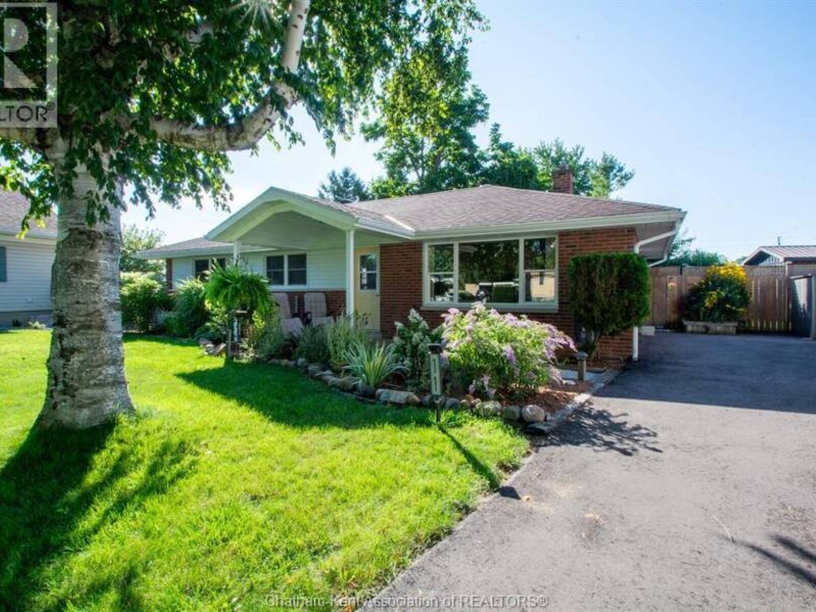 11 Oriole PARKWAY, Chatham, Ontario N7M 5J5