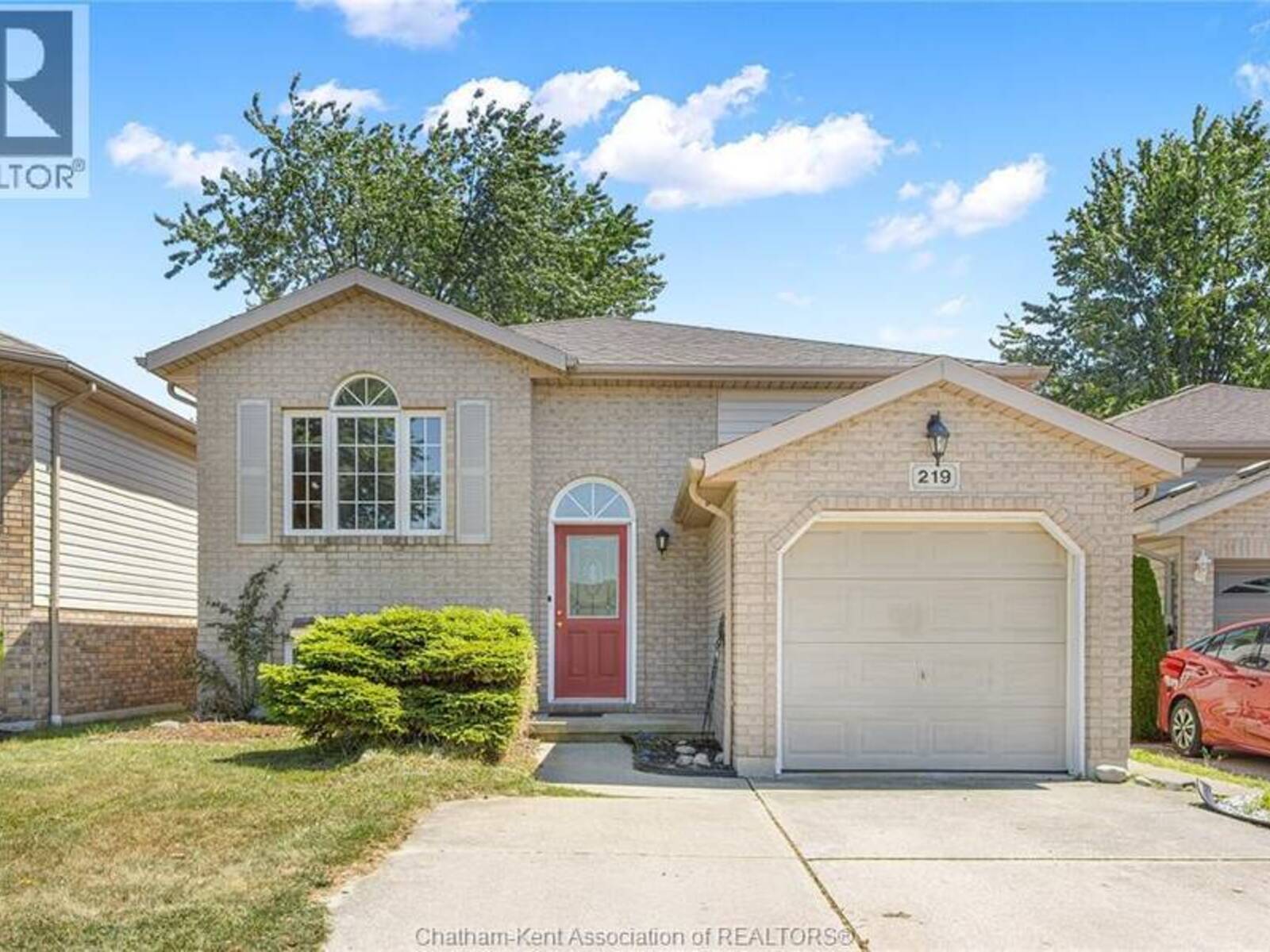 219 GREENFIELD LANE, Chatham, Ontario N7L 5N3