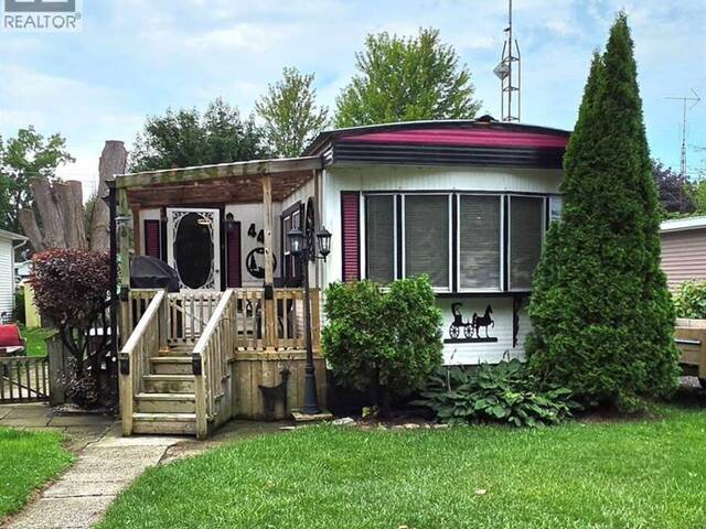 9480 LONGWOODS ROAD Unit# 44 Chatham Ontario, N7M 5J7 - 2 Bedrooms Home For Sale